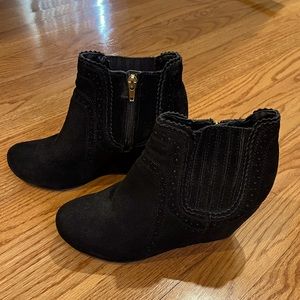 Suede Dolce Vita platform wedge bootie with scallop detail - 7.5